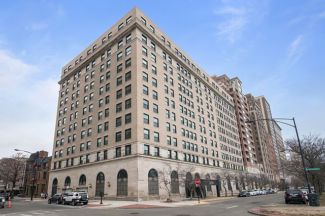 1st image of 2100 N Lincoln Park W #4G