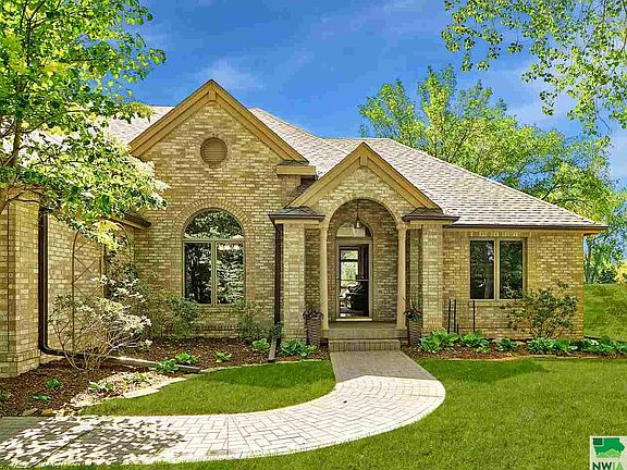 2nd image of 355 N Royal Troon Dr