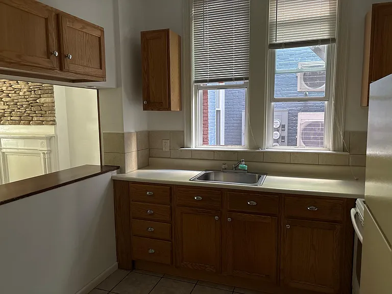 719 E Orange St #1 — Photo 5