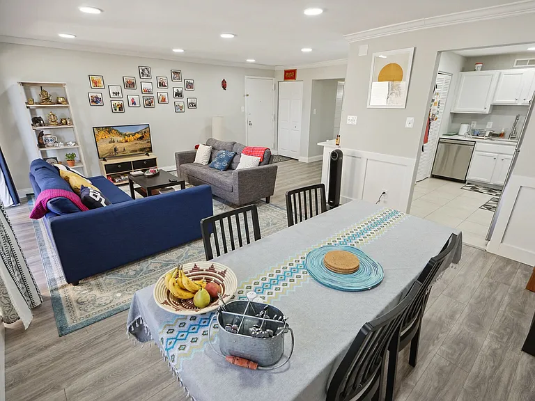 102 Monroe St #201 — Photo 15