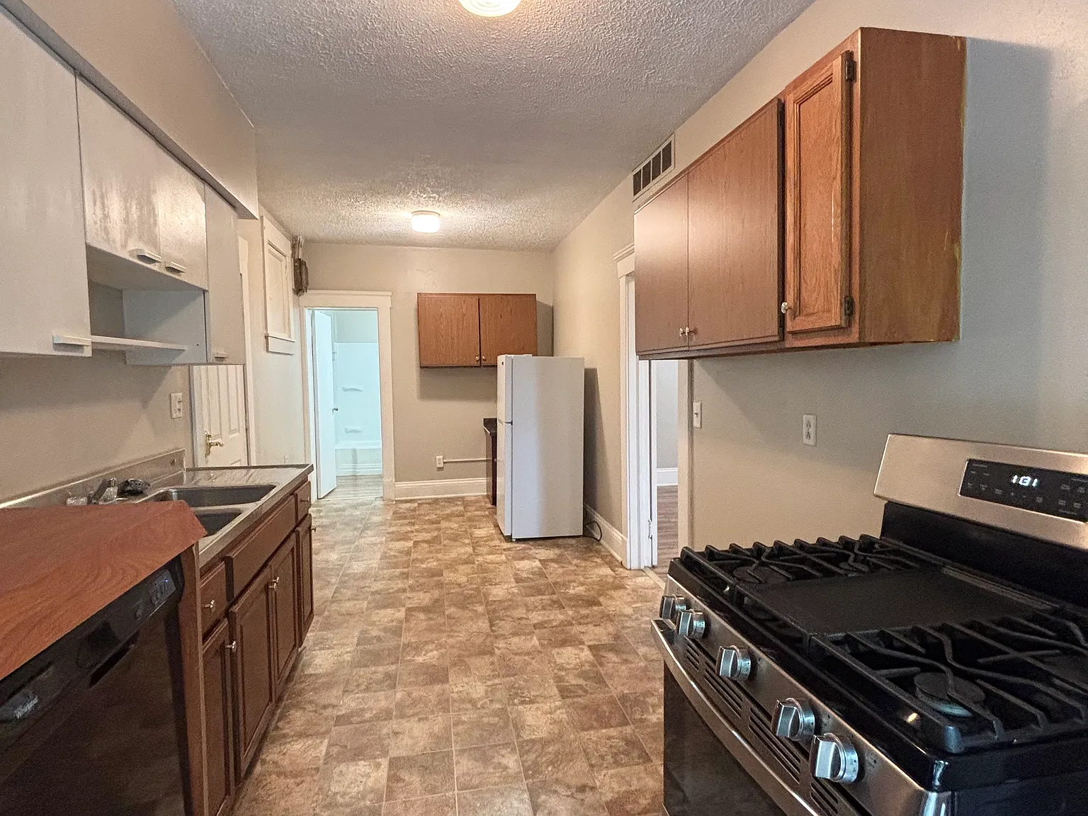 2 bed, 950 sqft, $995 — Photo 3