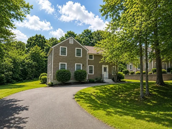 62 Laurel St #B, Greenfield, MA 01301
