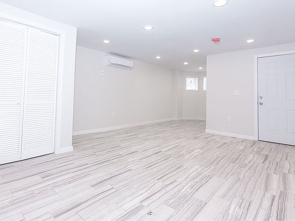 4th image of 62 Oak St