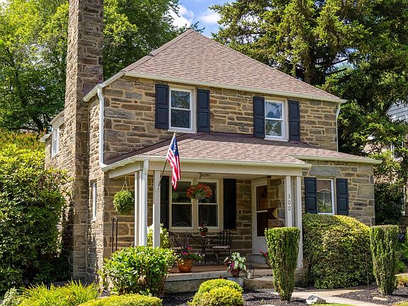3rd image of 300 Cherry Ln