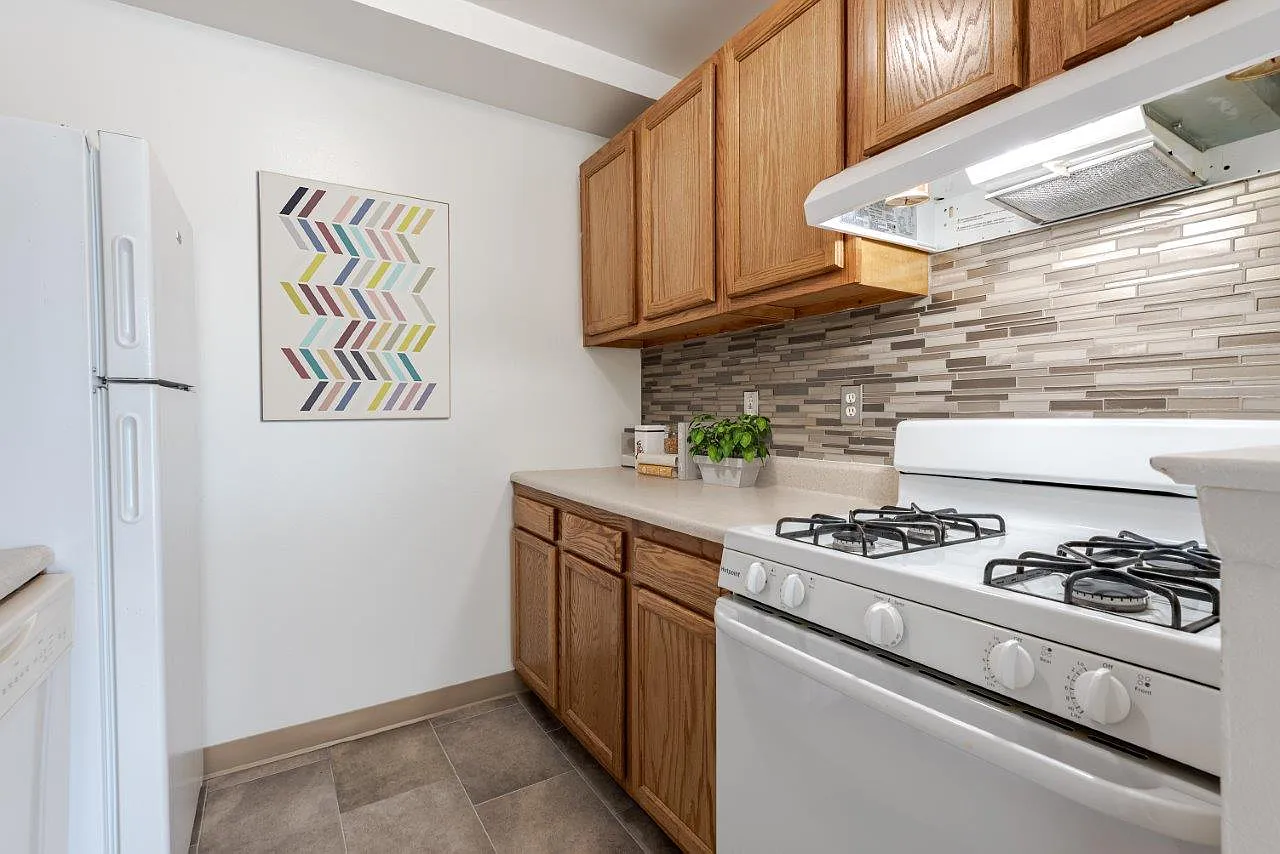 Hillcrest Village Apartment Homes — Photo 3