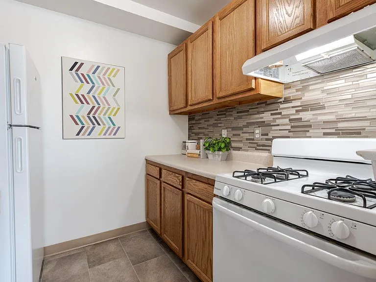 Hillcrest Village Apartment Homes — Photo 3