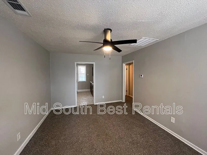 3015 Waynoka Cv — Photo 2