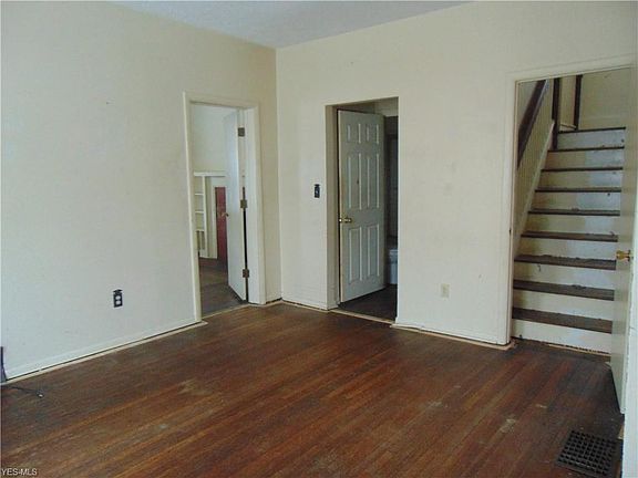 5th image of 254 6th St