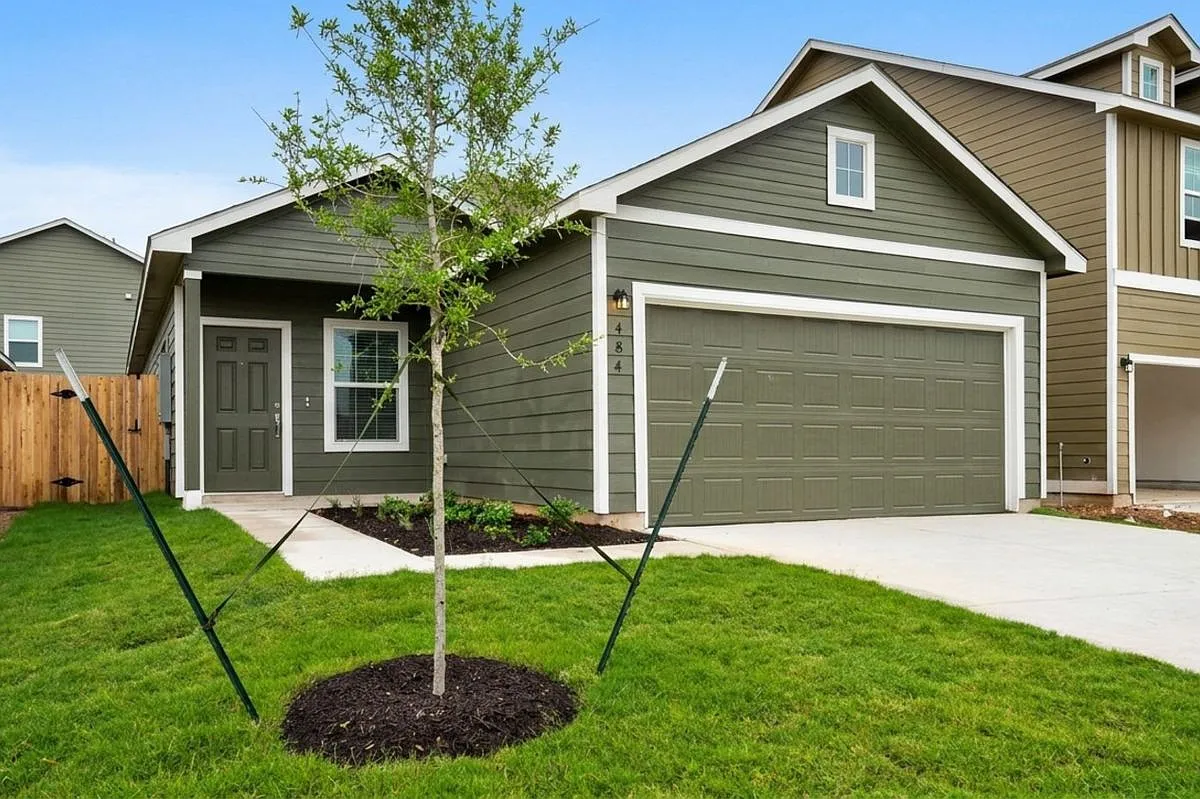 4 bed, 2.0 bath, 1627 sqft, $1,725 — Photo 2