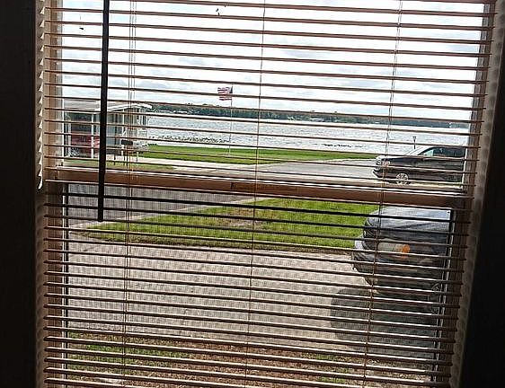5th image of 708 Fountainview Lake Dr