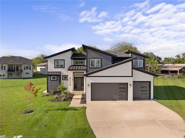 8990 Shady Bend Rd, Lenexa, KS 66227