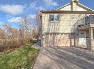 1007 Mallard Way, Marinette, WI 54143