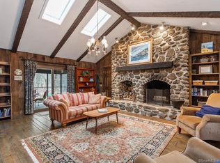 34 Richard Sweet Dr, Woodbridge, CT 06525