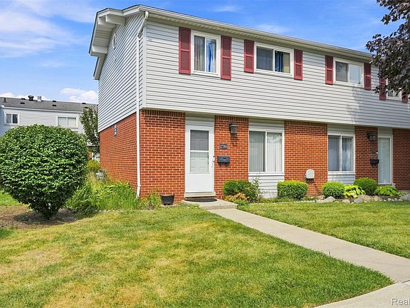 2nd image of 27766 Eastwick Sq