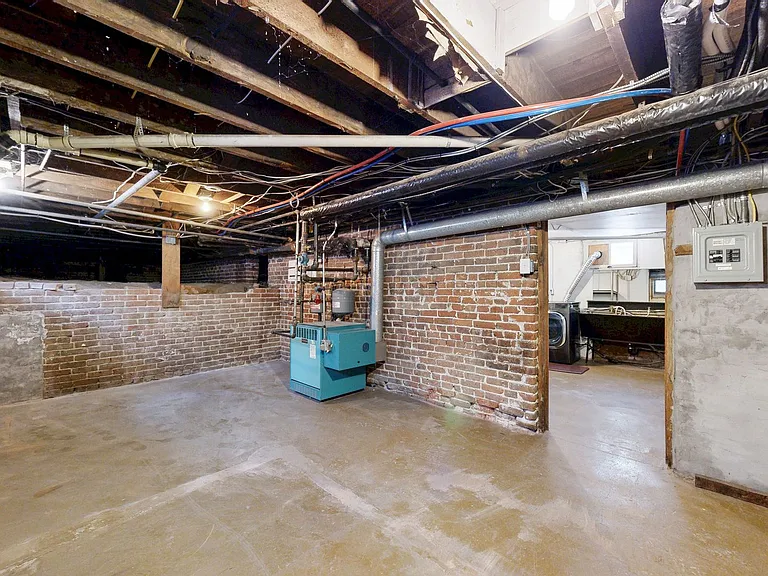685 S Grant St — Photo 32