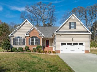 11628 Hillside Rd, Chester, VA 23831