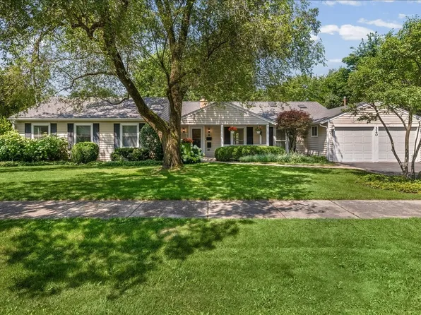 320 Thackeray Ln, Northfield, IL 60093