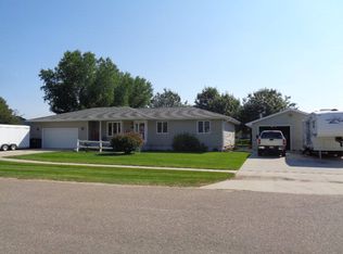 811 Redwood Rd, Grand Island, NE 68803