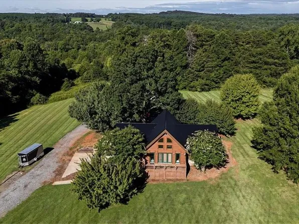 1040 Corner Rd, Pinnacle, NC 27043