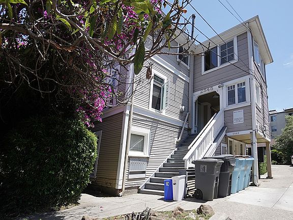 2nd image of 2545 Benvenue Ave APT A