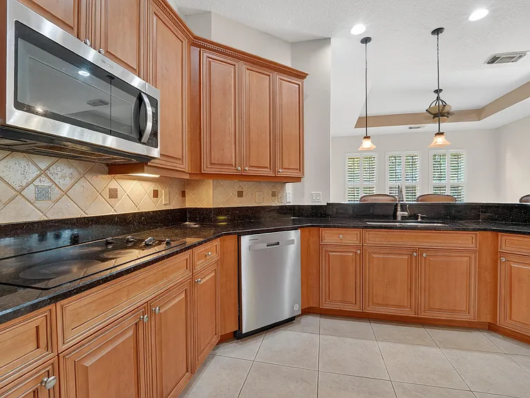 854 SW Saint Tropez Ct — Photo 12