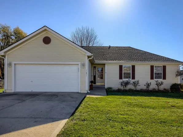 11911 214th St, Peculiar, MO 64078