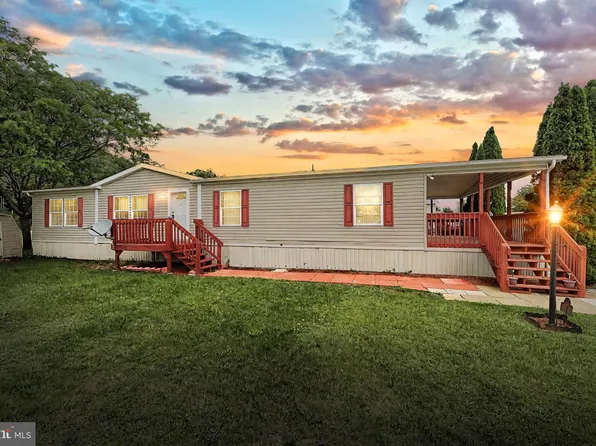 32 Blue Heron Dr, Hanover, PA 17331