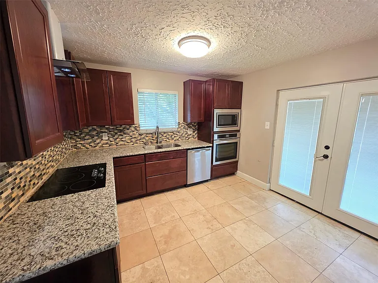 22543 Market Square Ln — Photo 7