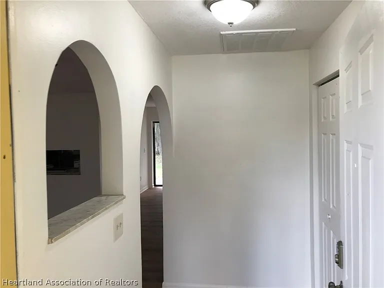 5015 Manatee Dr — Photo 2
