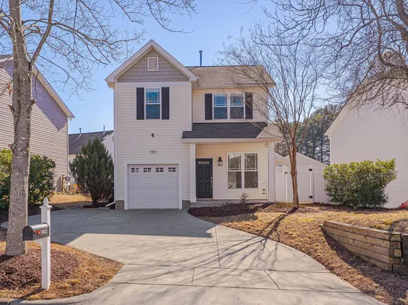 1812 Falls Landing Dr, Raleigh, NC 27614