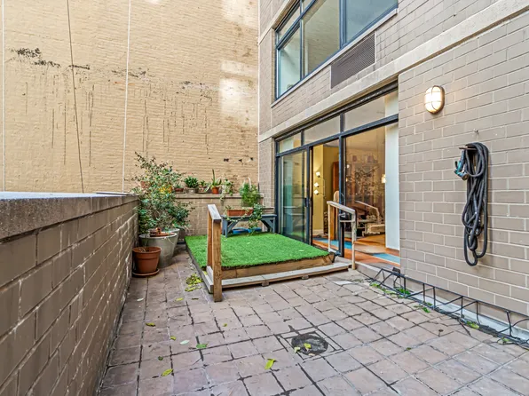 400 East 70th Street image 15 of 20