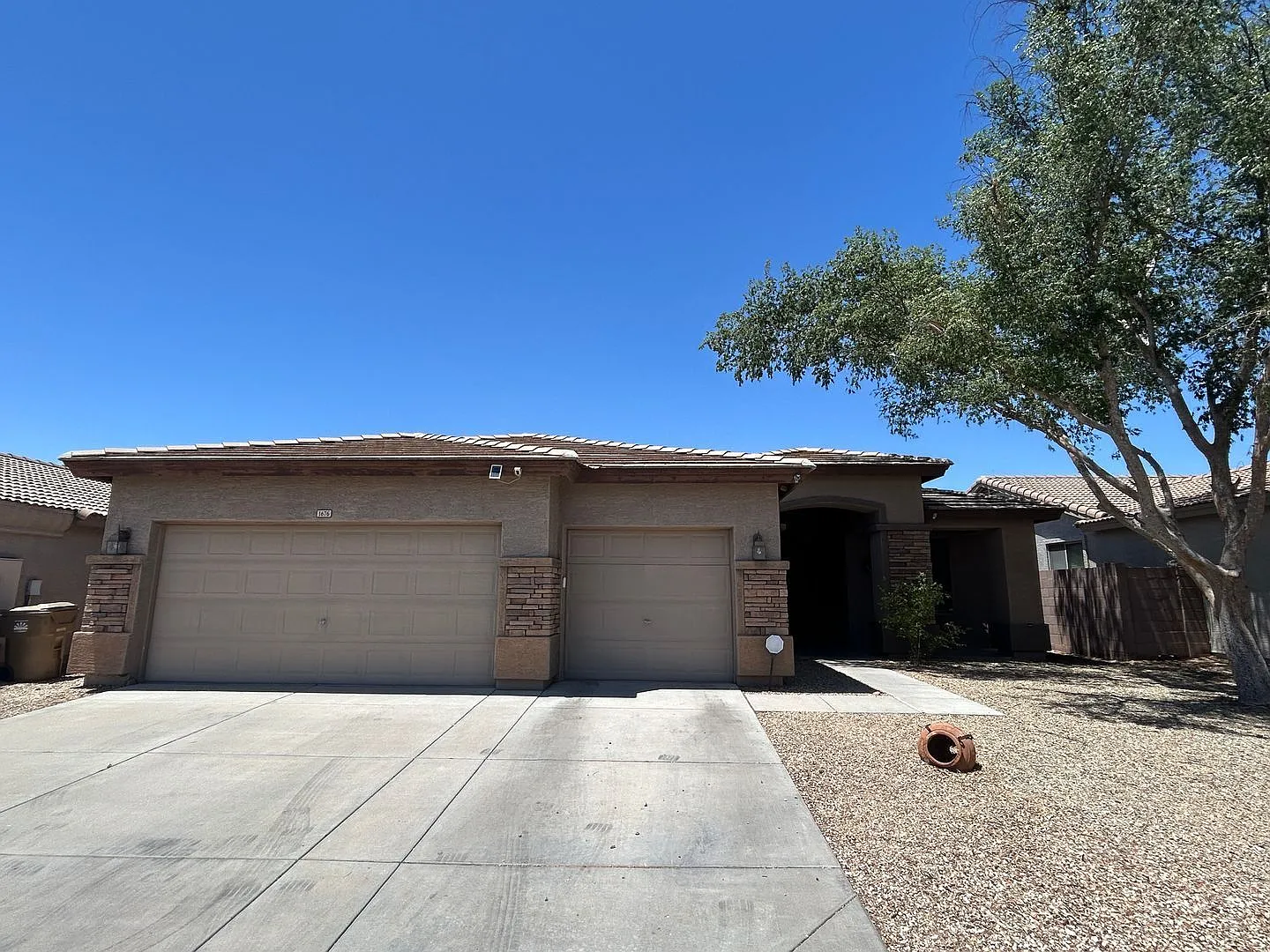 3 bed, 2.0 bath, 1790 sqft, $2,399 — Photo 2