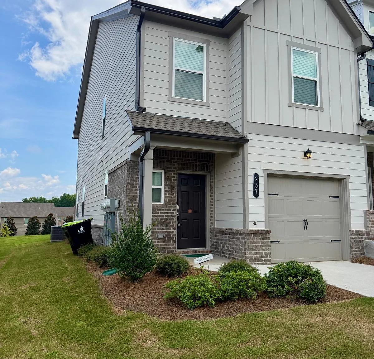 3 bed, 2.5 bath, 1552 sqft, $2,095 — Photo 2