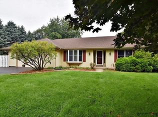 38W138 Hickory Ct, Batavia, IL 60510