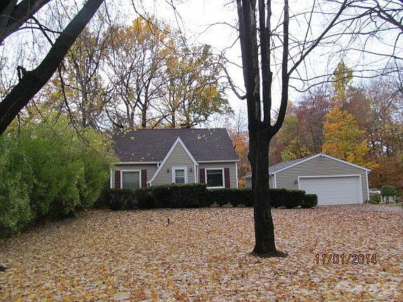 4442 Emmettext with leaves