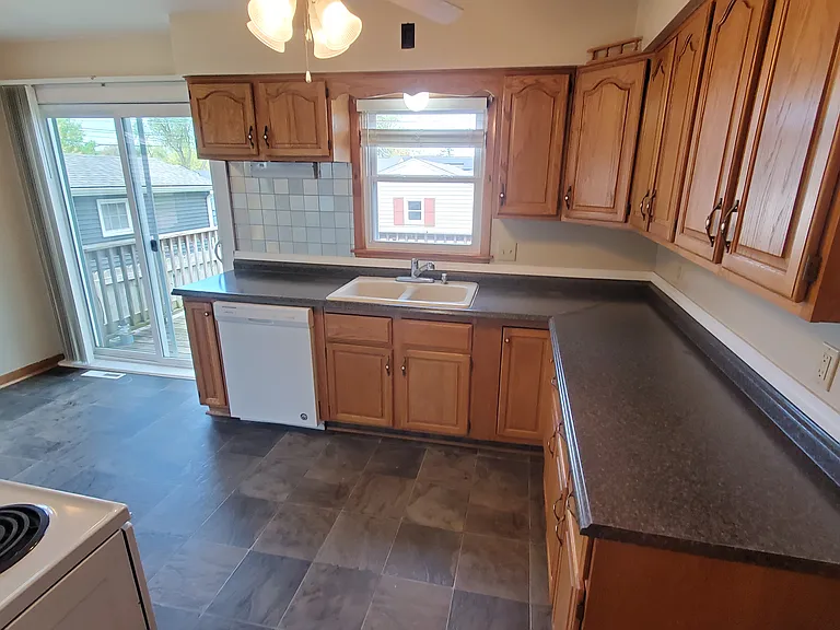 Kitchen - Main level