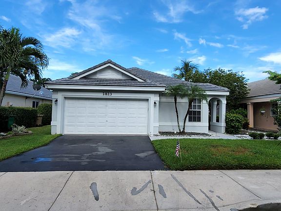 4th image of 2843 Lake Park Cir E