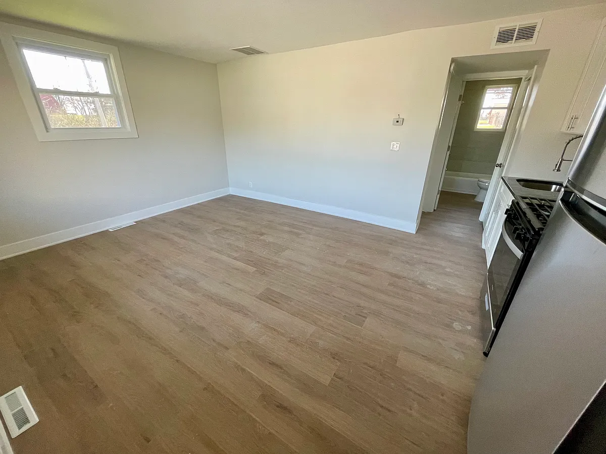 Building Photo - 5118 W 133rd Ave #1