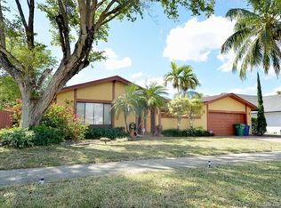 854 NE 205th Ter, Miami, FL 33179