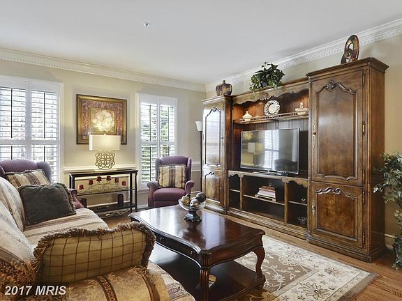 3rd image of 19 Kent Gardens Cir