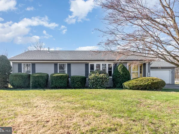 1170 Redwood Dr, Waynesboro, PA 17268