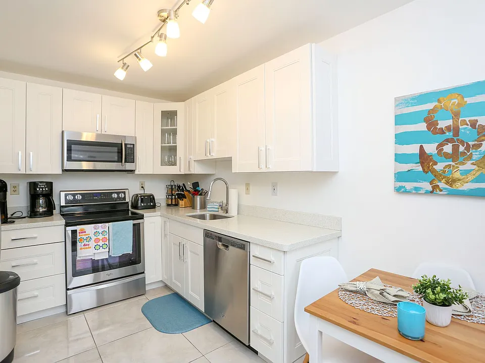 1522 Mainsail Dr #2