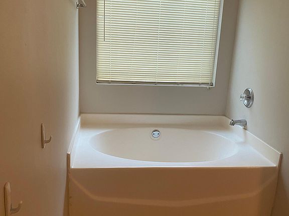 4th image of 5011 Pioneer Pkwy #4