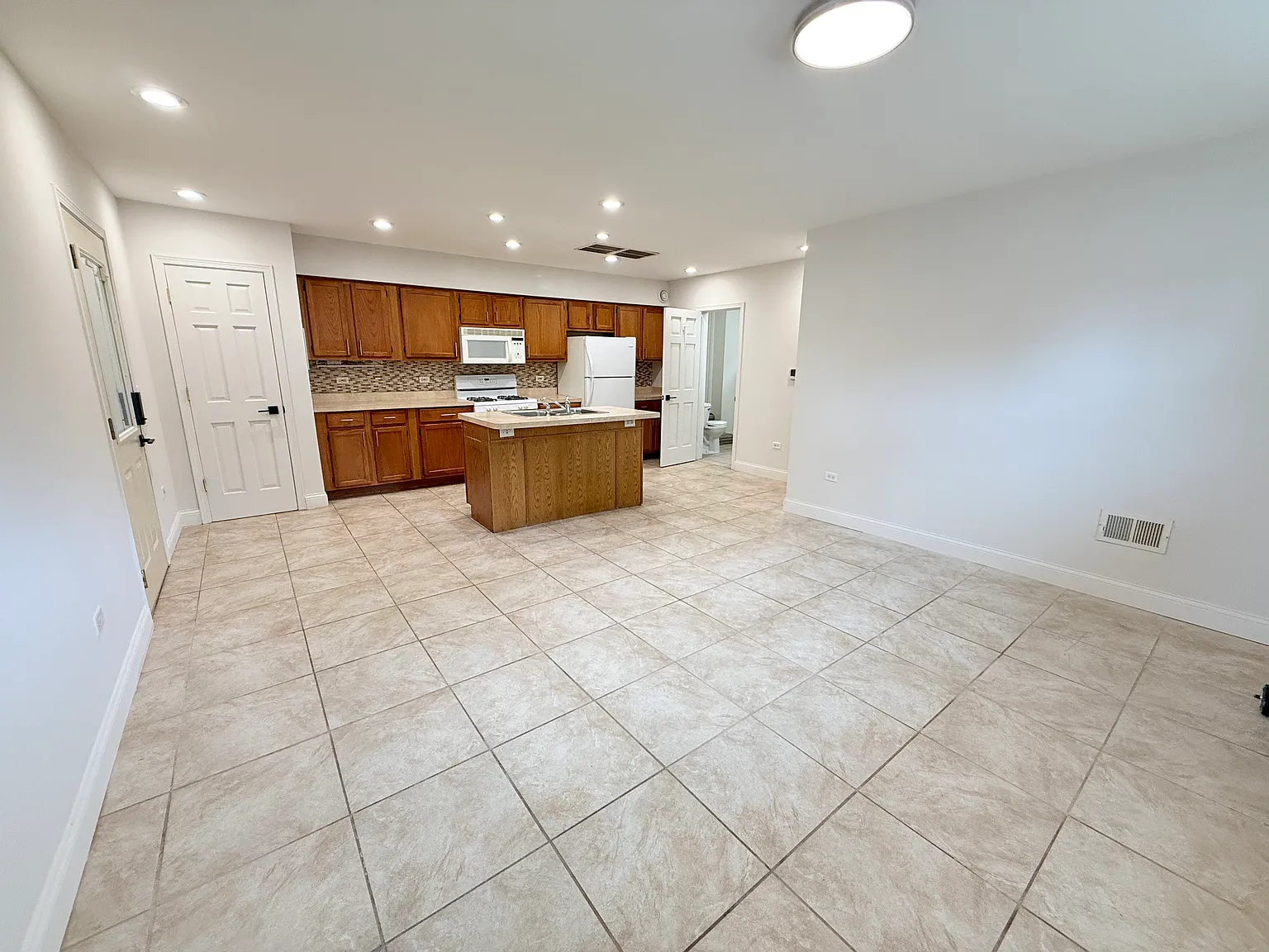 1 bed, 650 sqft, $1,600 — Photo 1