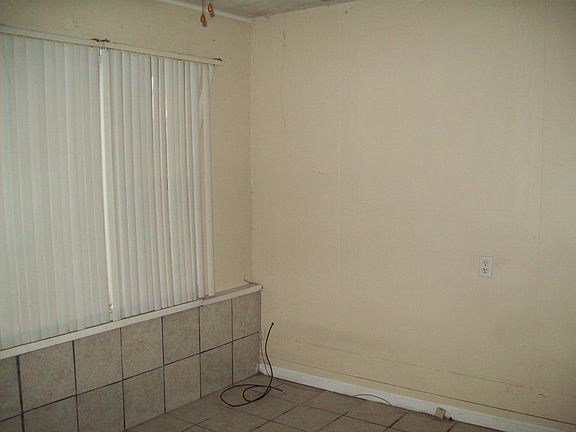5th image of 905 Gilmore St