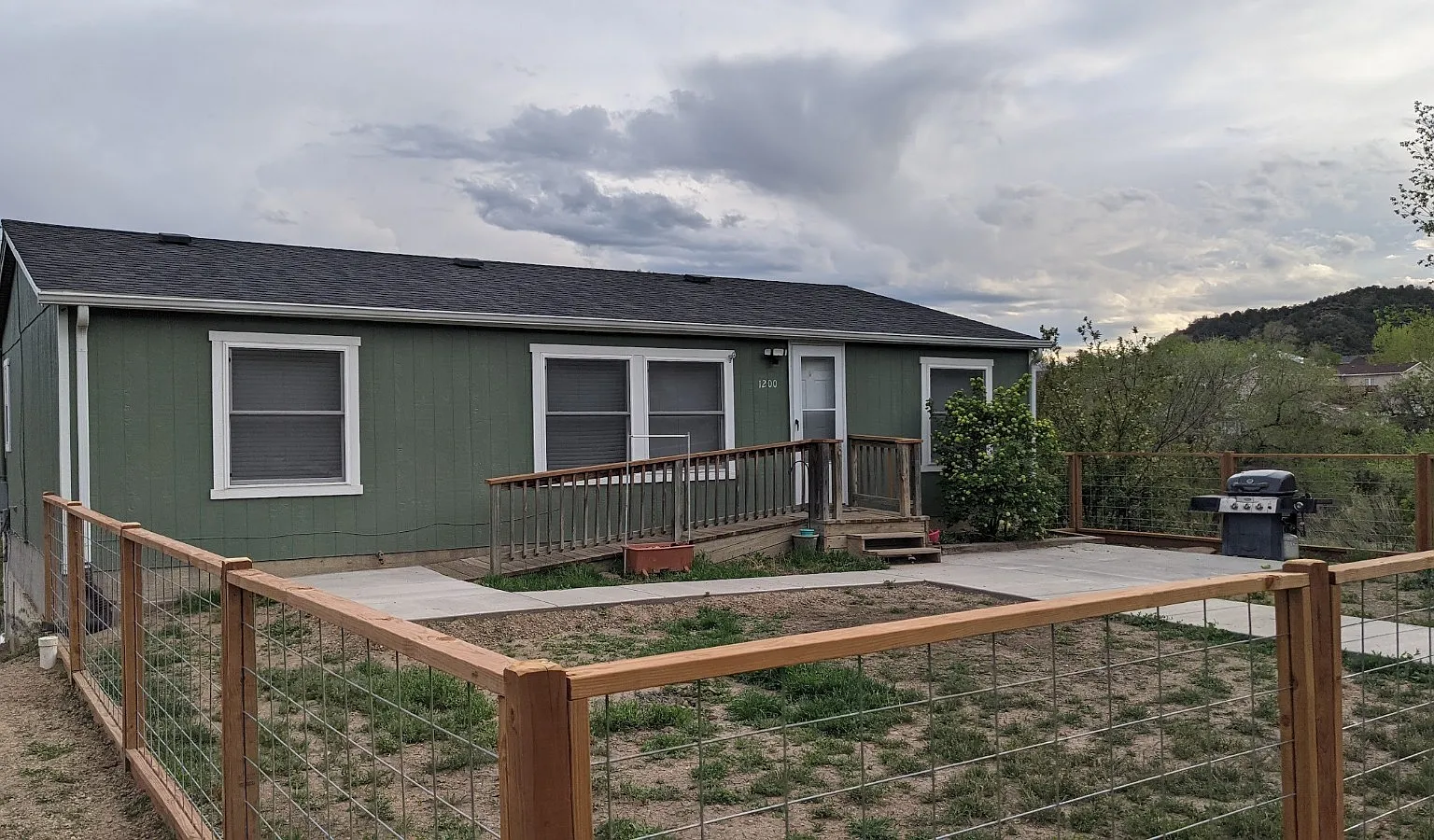 3 bed, 1120 sqft, $1,300 — Photo 1