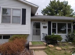 840 SE 37th St, Topeka, KS 66605