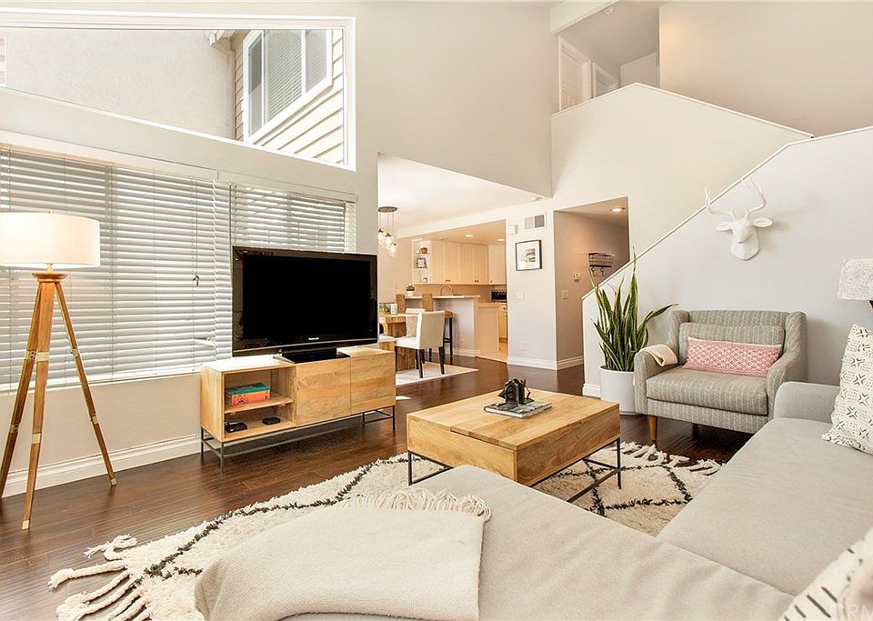 1st image of 317 Deerfield Ave #9
