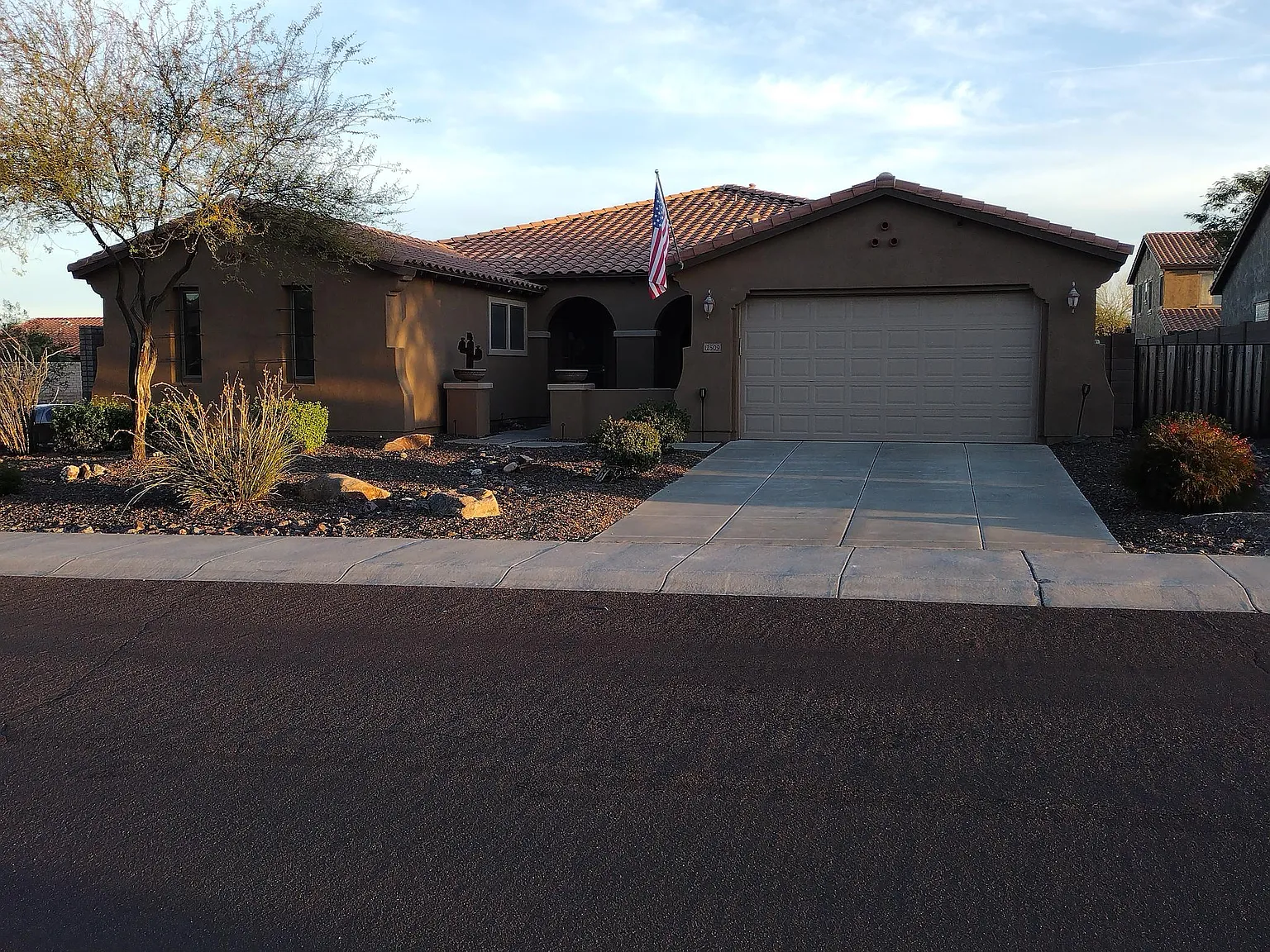 4 bed, 2.5 bath, 2908 sqft, $2,700 — Photo 2
