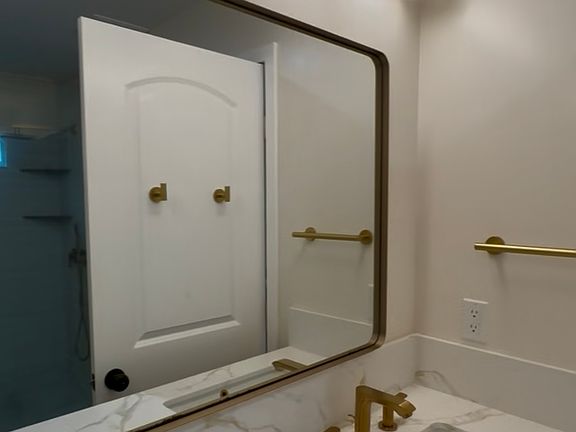 Double sink, master bathroom